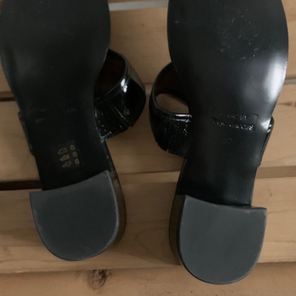 Marc Jacobs black patent leather sandals. In new condition. Size 6-6 1/2. - Picture 5 of 10